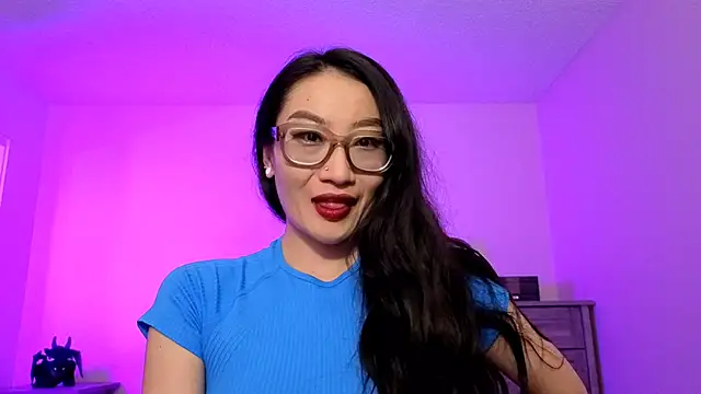 Snapshot of Aliciaz3 chatting on 10-10-25, 12:06 Aliciaz3 online show from 10-10-25, 12:06