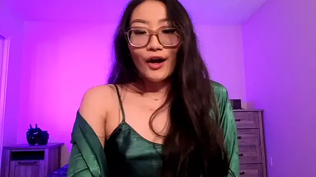 Snapshot of Aliciaz3 chatting on 09-27-25, 05:08 Aliciaz3 online show from 09-27-25, 05:08