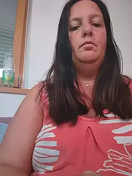 Snapshot of LaReginaNera chatting on 06-03-26, 06:56 LaReginaNera online show from 06-03-26, 06:56