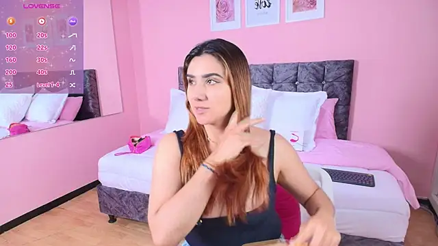 Snapshot of maddie_beauty chatting on 02-20-26, 10:12 maddie beauty online show from 02-20-26, 10:12