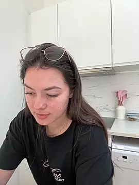 Snapshot of liloush__ chatting on 05-20-26, 10:45 liloush online show from 05-20-26, 10:45