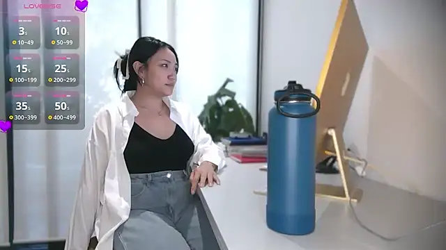 Snapshot of yuzhara chatting on 09-25-25, 03:18 yuzhara online show from 09-25-25, 03:18