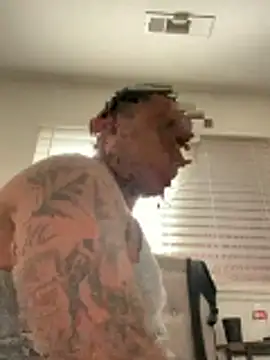 Snapshot of pnwzo chatting on 10-29-25, 11:14 pnwzo online show from 10-29-25, 11:14