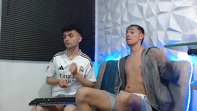 Snapshot of Isaac_tan chatting on 10-31-25, 03:47 Isaac tan online show from 10-31-25, 03:47