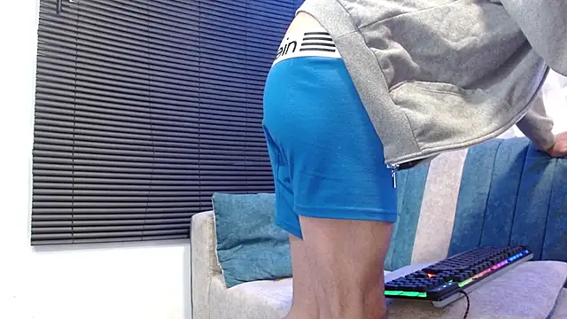 Snapshot of Isaac_tan chatting on 10-04-25, 05:09 Isaac tan online show from 10-04-25, 05:09