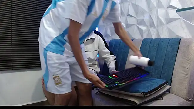 Snapshot of Isaac_tan chatting on 09-21-25, 03:11 Isaac tan online show from 09-21-25, 03:11