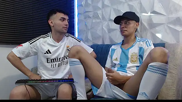 Snapshot of Isaac_tan chatting on 09-27-25, 04:07 Isaac tan online show from 09-27-25, 04:07