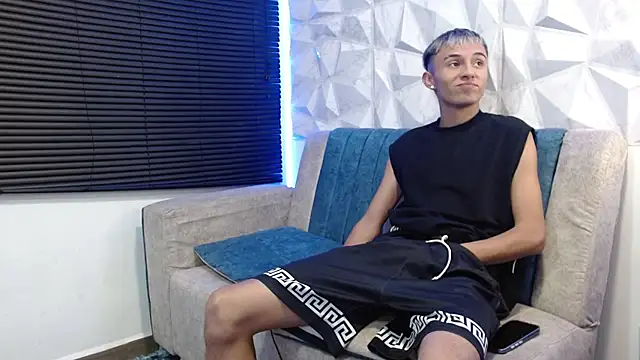 Snapshot of Isaac_tan chatting on 10-05-25, 03:19 Isaac tan online show from 10-05-25, 03:19