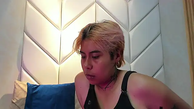 AnnieAndReach online show from 02-06-26, 03:08