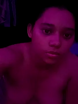 Snapshot of Violethroos chatting on 10-16-25, 04:21 Violethroos online show from 10-16-25, 04:21