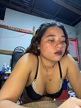 Snapshot of Rico02j chatting on 06-17-26, 02:44 Rico02j online show from 06-17-26, 02:44