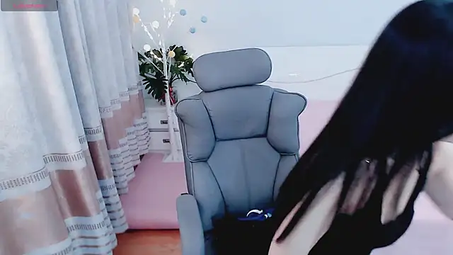 yaoyao-baby520 online show from 12-21-25, 12:13