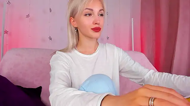 Snapshot of LisaFoxyMe chatting on 07-11-26, 01:39 LisaFoxyMe online show from 07-11-26, 01:39