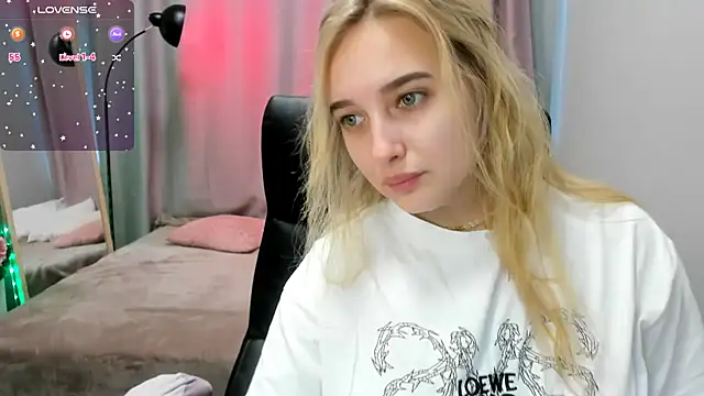 TaisiaHot online show from 04-14-26, 08:30