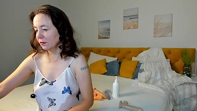 Kira Adler online show from 10-10-25, 01:06