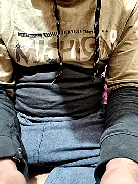 Snapshot of mehulsomm7 chatting on 10-31-25, 10:23 mehulsomm7 online show from 10-31-25, 10:23