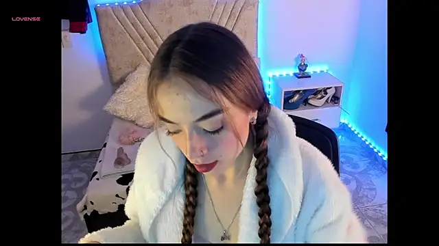 Mia Victoria22 online show from 04-18-26, 02:25