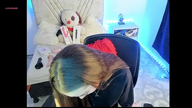 Mia Victoria22 online show from 05-18-26, 05:51