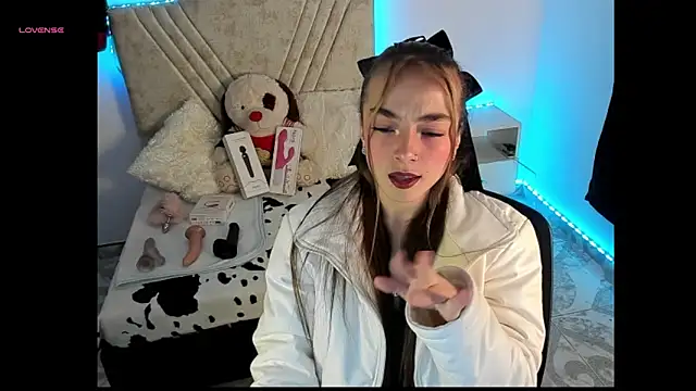 Mia Victoria22 online show from 04-11-26, 03:03