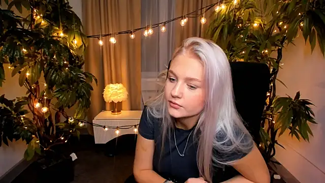 AnnieSwanson online show from 11-21-25, 01:21