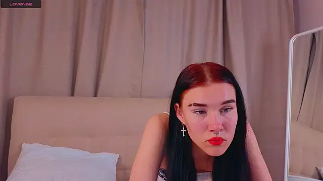 Snapshot of JenniferSullivan chatting on 09-12-25, 10:31 JenniferSullivan online show from 09-12-25, 10:31