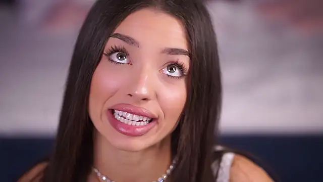 Snapshot of LalaRoze chatting on 11-16-25, 08:02 LalaRoze online show from 11-16-25, 08:02