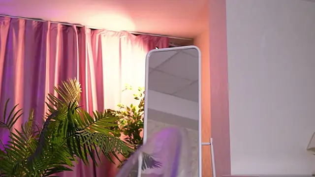 LalaRoze online show from 05-12-26, 06:58