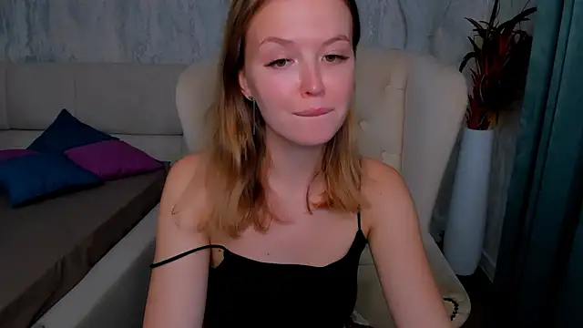 Snapshot of LaurennHill chatting on 09-26-25, 12:28 LaurennHill online show from 09-26-25, 12:28
