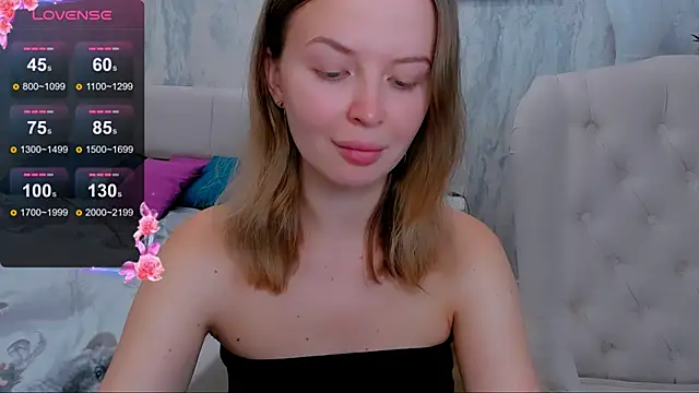 Snapshot of LaurennHill chatting on 09-10-25, 12:20 LaurennHill online show from 09-10-25, 12:20