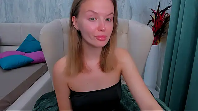 Snapshot of LaurennHill chatting on 09-20-25, 12:26 LaurennHill online show from 09-20-25, 12:26