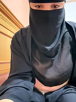 Snapshot of _Laiali_ chatting on 10-18-25, 12:07 Laiali online show from 10-18-25, 12:07