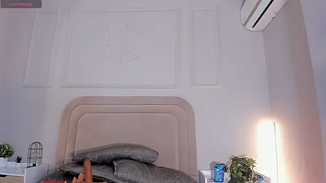 Anamonrroe online show from 12-14-25, 12:55