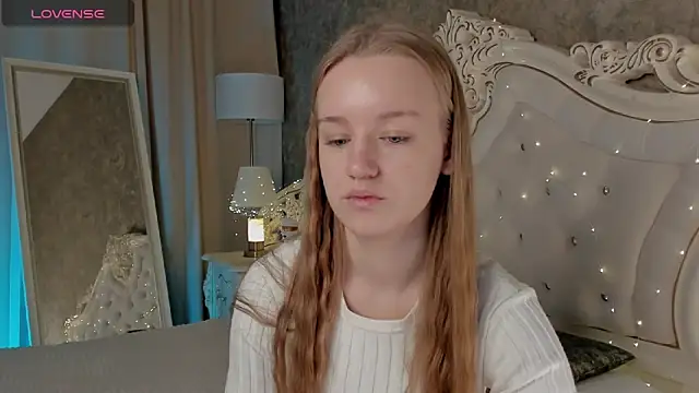 Lucy Shaw online show from 10-08-25, 06:26