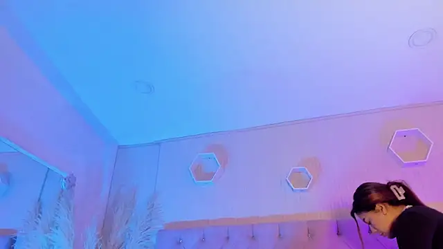 MacarenaRosse online show from 12-18-25, 09:29