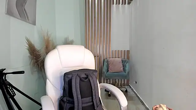 MacarenaRosse online show from 10-27-25, 07:59