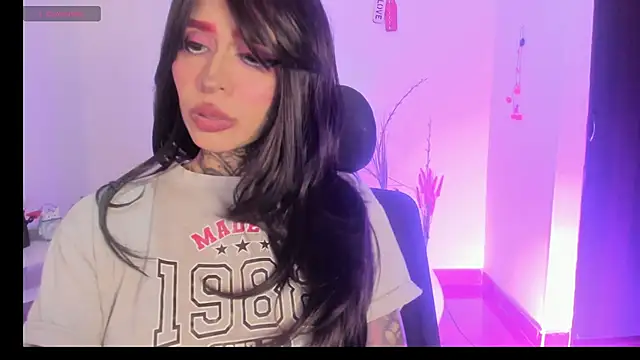 Snapshot of Nickidoll66- chatting on 10-05-25, 04:25 Nickidoll66- online show from 10-05-25, 04:25