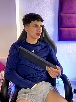 AdrianRinaldi online show from 09-28-25, 08:21