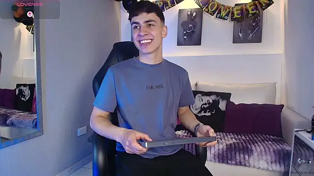 AdrianRinaldi online show from 10-11-25, 08:21