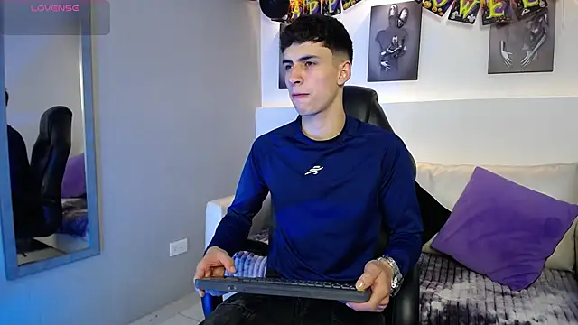 AdrianRinaldi online show from 10-13-25, 08:32