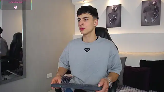 AdrianRinaldi online show from 09-25-25, 08:04