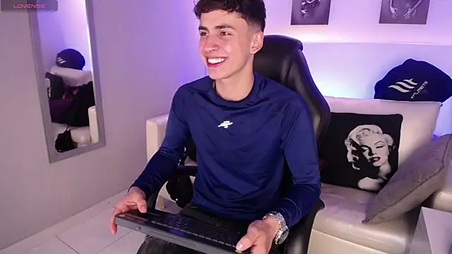 AdrianRinaldi online show from 09-12-25, 07:57