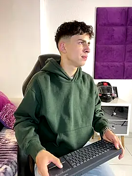 AdrianRinaldi online show from 10-22-25, 07:35