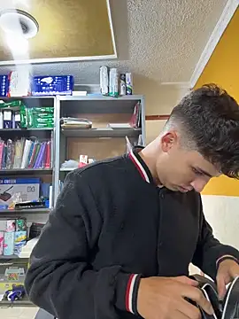 AdrianRinaldi online show from 04-17-26, 07:38