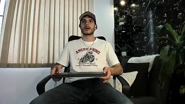 Rafael Mendezz online show from 11-20-25, 08:42