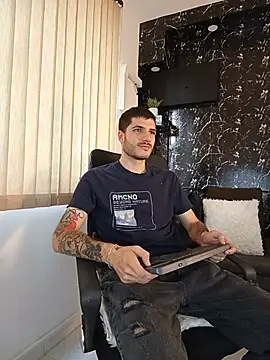 Snapshot of Rafael_Mendezz chatting on 07-06-26, 08:22 Rafael Mendezz online show from 07-06-26, 08:22