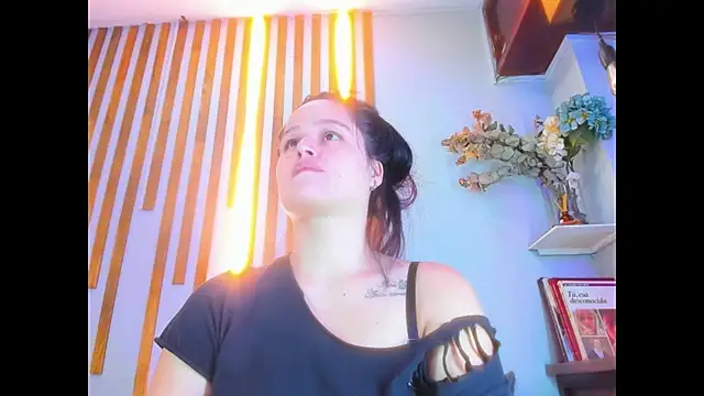 Jennifer Vega1 online show from 11-13-25, 09:40