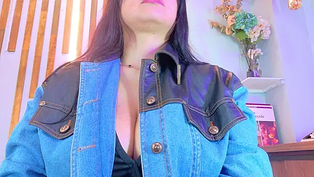 Jennifer Vega1 online show from 10-11-25, 11:06