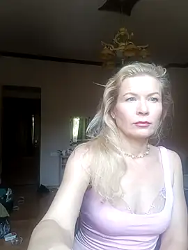 Julia Giulia online show from 10-03-25, 10:39