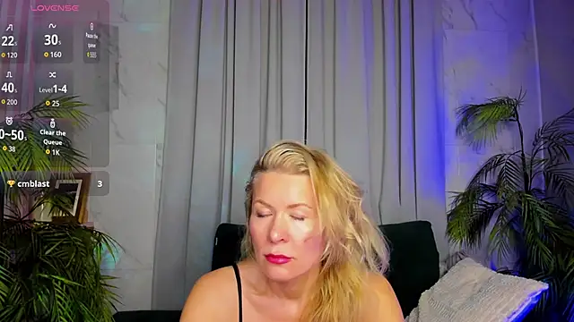 Julia Giulia online show from 03-27-26, 08:22