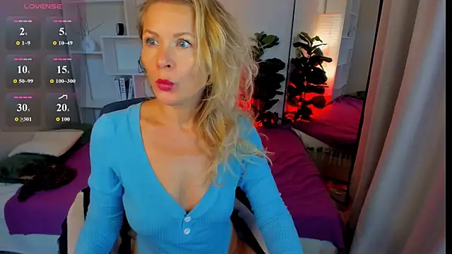 Julia Giulia online show from 06-25-26, 06:24